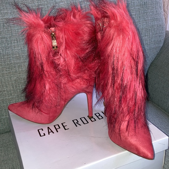 BNIB Cape Robbin Faux Fur Pink booties - Picture 7 of 9
